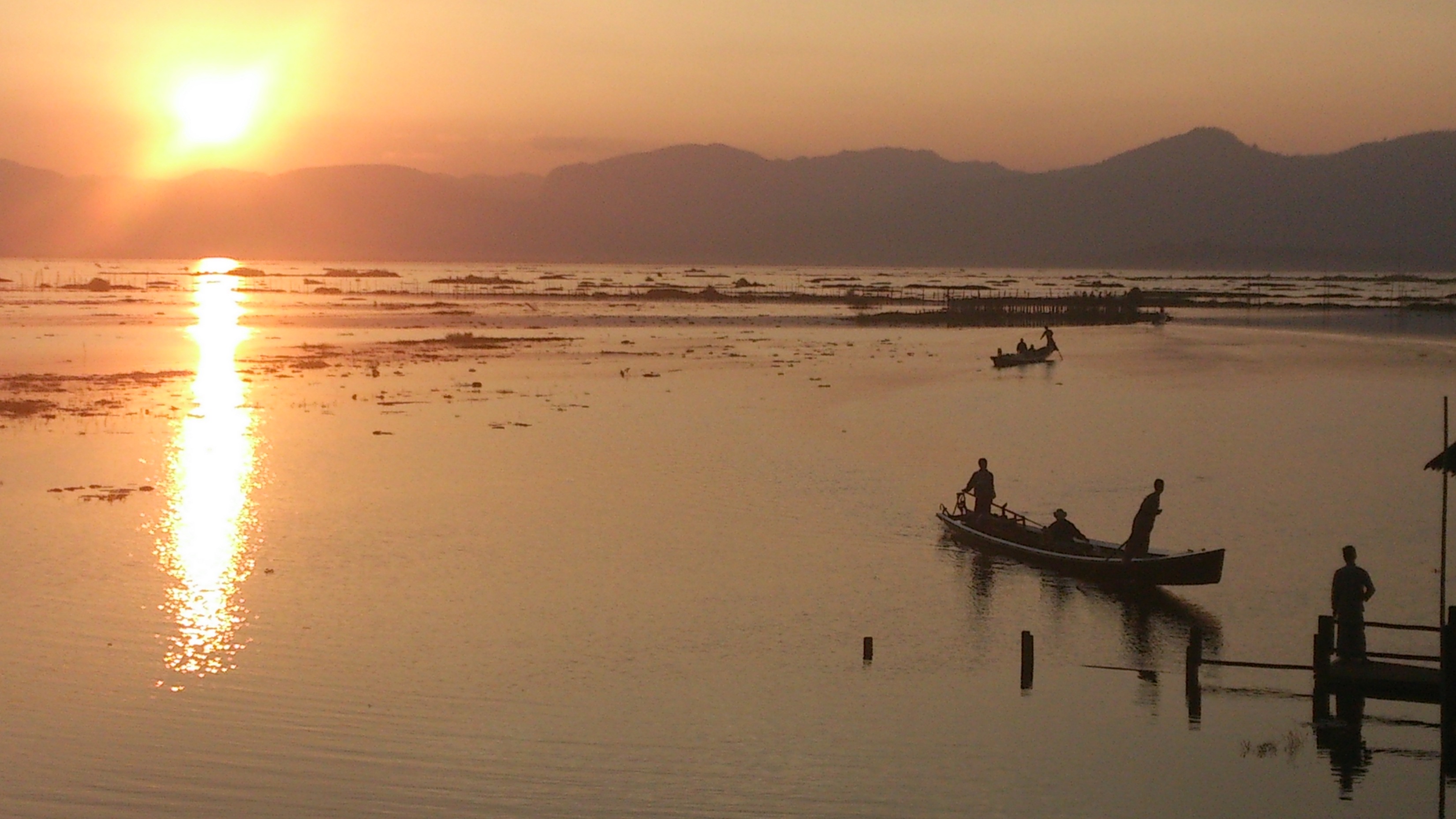 tramonto_sul_lago_Inle